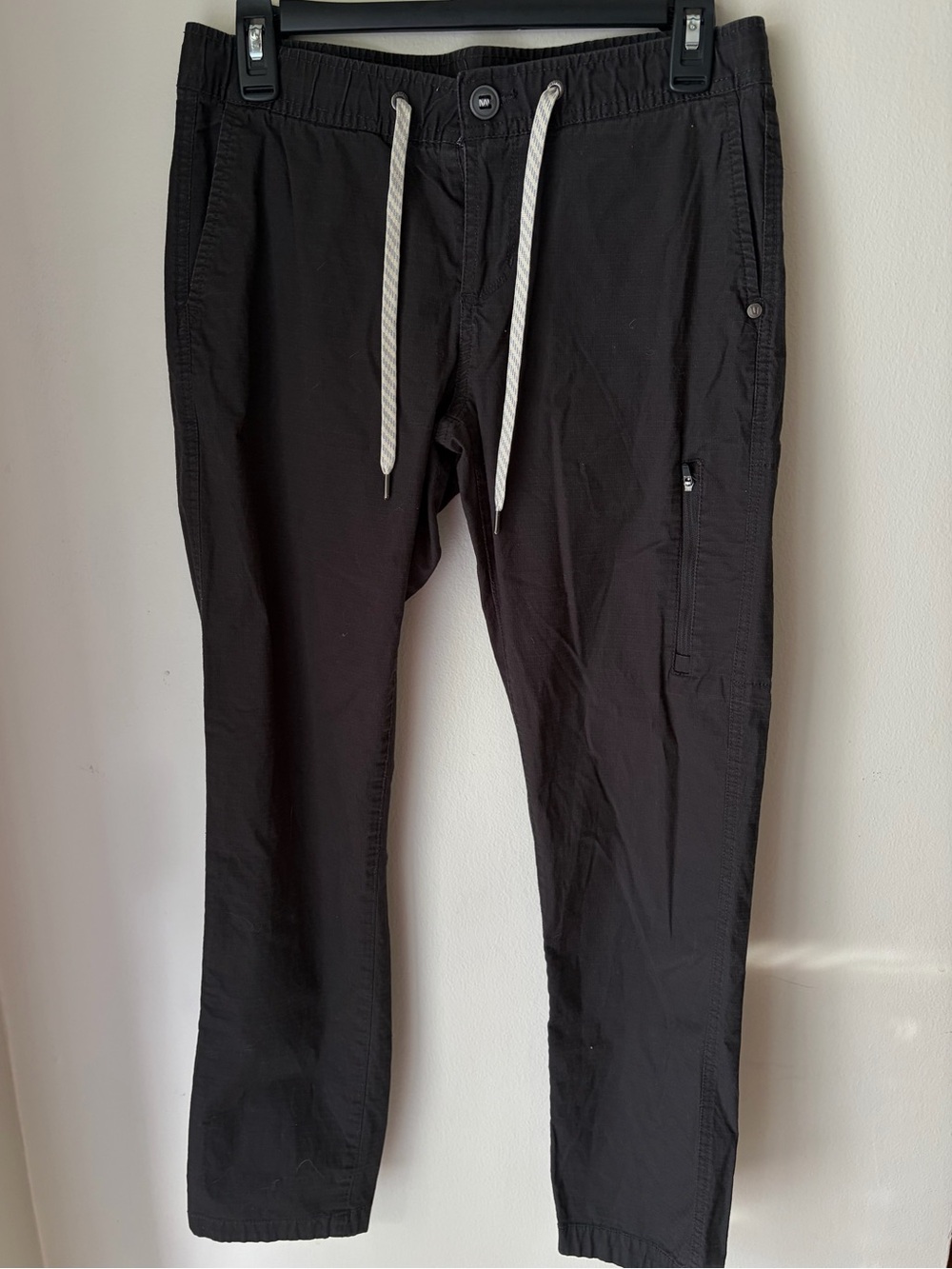 78. Men’s Size Small VUORI Charcoal Grey Ripstop Pants